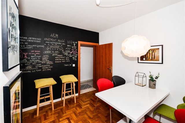 Kitchen bar with stools and chalkboard wall