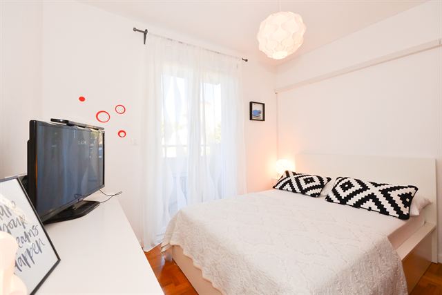 Double bedroom with TV